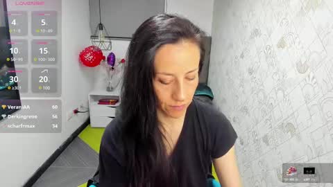 Snapshot of abrillee1 chatting on 03/09/25, 04:38 ABRIL online show from 03/09/25, 04:38