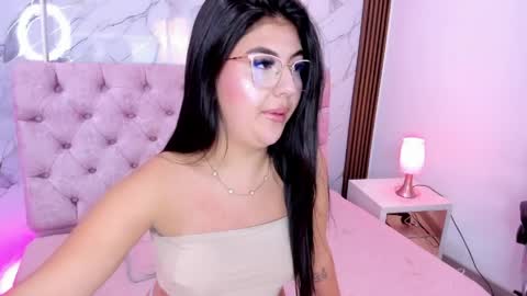 Snapshot of abrilquintana chatting on 04/07/26, 11:54 Abril online show from 04/07/26, 11:54