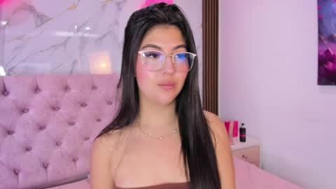 Snapshot of abrilquintana chatting on 04/22/26, 11:45 Abril online show from 04/22/26, 11:45
