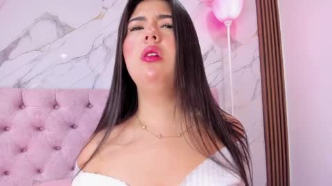 Snapshot of abrilquintana chatting on 05/07/26, 11:37 Abril online show from 05/07/26, 11:37