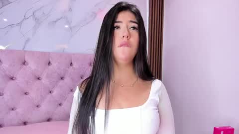 Snapshot of abrilquintana chatting on 05/16/26, 11:42 Abril online show from 05/16/26, 11:42