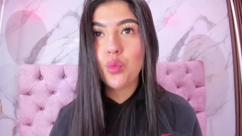 Snapshot of abrilquintana chatting on 05/18/26, 11:38 Abril online show from 05/18/26, 11:38