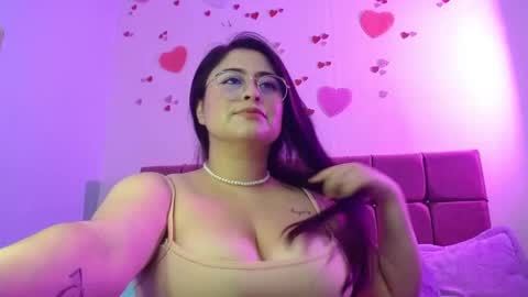aby_luna_ online show from 03/04/25, 06:39