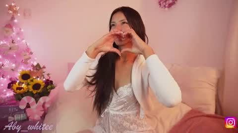 Snapshot of aby_whitee chatting on 12/19/25, 05:36 Aby online show from 12/19/25, 05:36