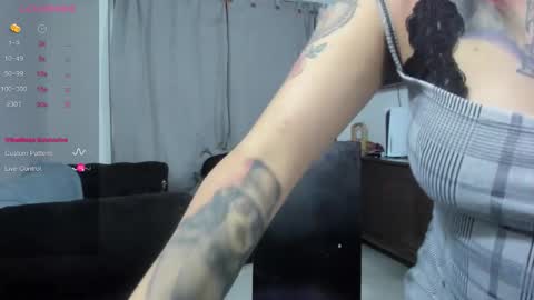 Snapshot of acid_alice666 chatting on 11/30/25, 02:26 Alice online show from 11/30/25, 02:26