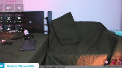 centric independent model   online show from 02/22/25, 09:12