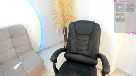 Snapshot of ada_monroe10 chatting on 09/17/25, 01:24 online show from 09/17/25, 01:24