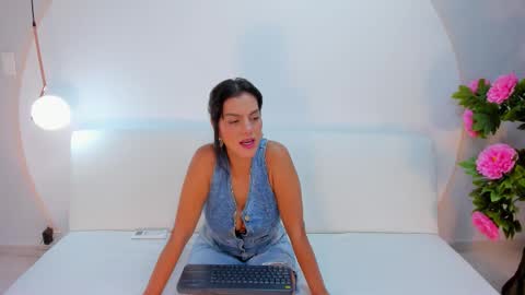 Snapshot of ada_monroe10 chatting on 12/18/25, 02:56 online show from 12/18/25, 02:56