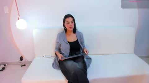 Snapshot of ada_monroe10 chatting on 01/16/26, 01:59 online show from 01/16/26, 01:59
