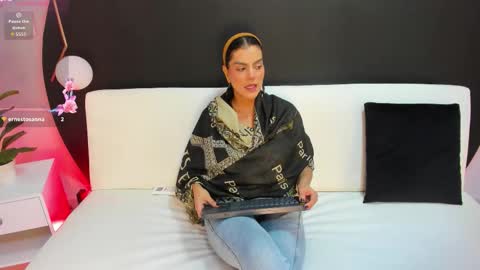 Snapshot of ada_monroe10 chatting on 02/17/26, 01:40 online show from 02/17/26, 01:40