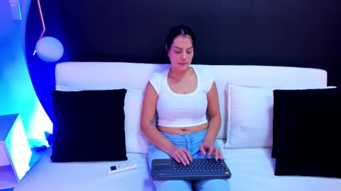 Snapshot of ada_monroe10 chatting on 03/27/26, 01:55 online show from 03/27/26, 01:55