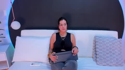 Snapshot of ada_monroe10 chatting on 04/21/26, 02:23 online show from 04/21/26, 02:23