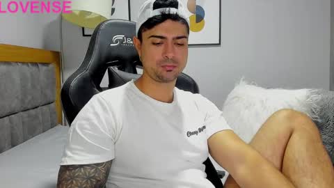 Snapshot of adam_clarke chatting on 10/16/25, 05:41 adam clarke online show from 10/16/25, 05:41