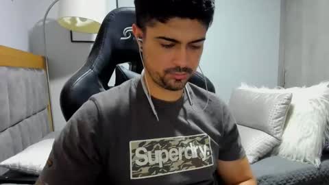 Snapshot of adam_clarke chatting on 10/29/25, 01:46 adam clarke online show from 10/29/25, 01:46