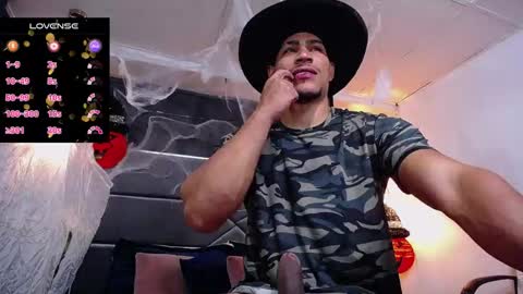 Snapshot of adam_fit19cm chatting on 10/31/25, 02:18 adam_fit19cm online show from 10/31/25, 02:18