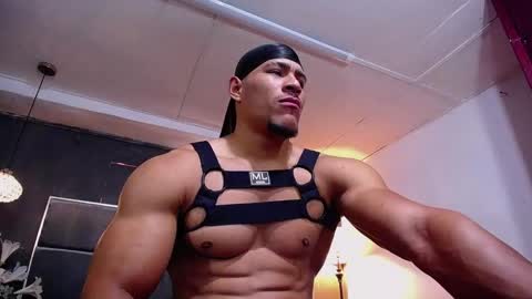 adam_fit19cm online show from 02/14/26, 02:03