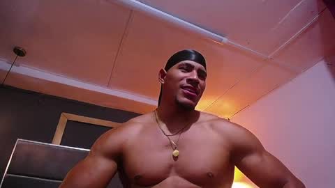 adam_fit19cm online show from 05/04/26, 02:35