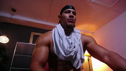 adam_fit19cm online show from 05/05/26, 01:52