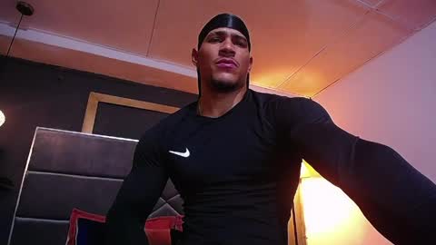 adam_fit19cm online show from 05/06/26, 02:00