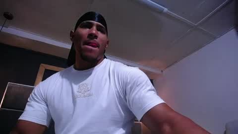 adam_fit19cm online show from 06/04/26, 02:12