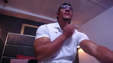 adam_fit19cm online show from 06/11/26, 02:26