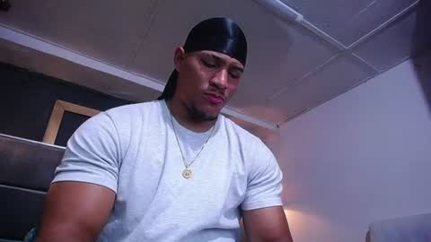 adam_fit19cm online show from 06/25/26, 07:18