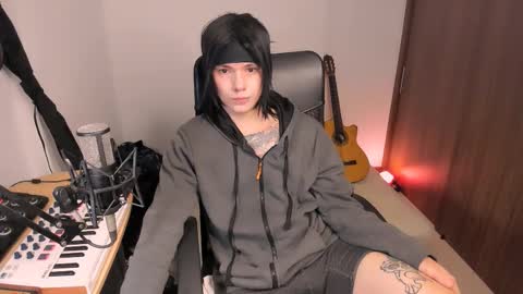 Snapshot of adam_rocket chatting on 10/17/25, 01:31 Adam online show from 10/17/25, 01:31