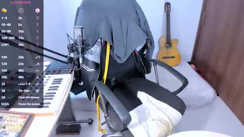 Snapshot of adam_rocket chatting on 11/08/25, 02:39 Adam online show from 11/08/25, 02:39