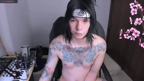 Snapshot of adam_rocket chatting on 01/06/26, 01:20 Adam online show from 01/06/26, 01:20