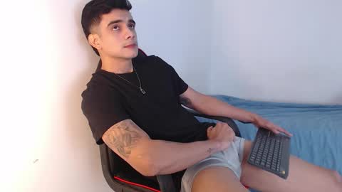 Snapshot of adama_soa chatting on 09/25/25, 05:44 Hello guys excuse my absence I will be absent for several days for health reasons I hope you understand thank you very much. online show from 09/25/25, 05:44