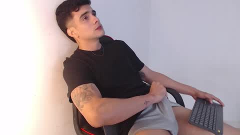 Snapshot of adama_soa chatting on 10/28/25, 05:44 Hello guys excuse my absence I will be absent for several days for health reasons I hope you understand thank you very much. online show from 10/28/25, 05:44