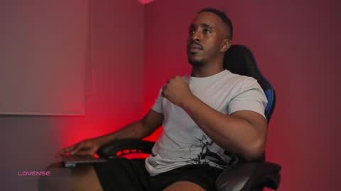 Snapshot of adamart7 chatting on 09/24/25, 01:20 adamart7 online show from 09/24/25, 01:20