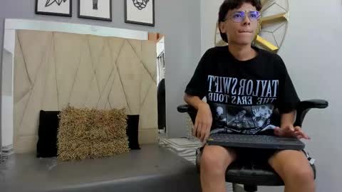 Adams Bobby online show from 10/28/25, 12:19