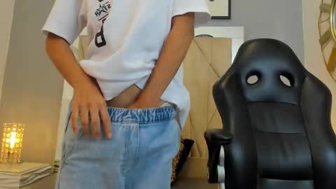 Snapshot of adams_bobby chatting on 11/03/25, 11:11 Adams Bobby online show from 11/03/25, 11:11