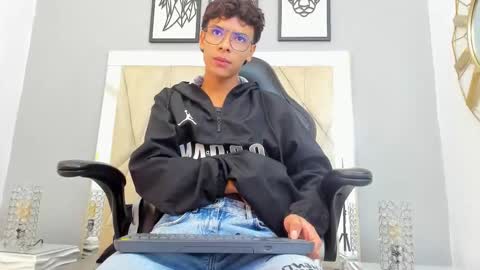 Snapshot of adams_bobby chatting on 11/04/25, 10:58 Adams Bobby online show from 11/04/25, 10:58