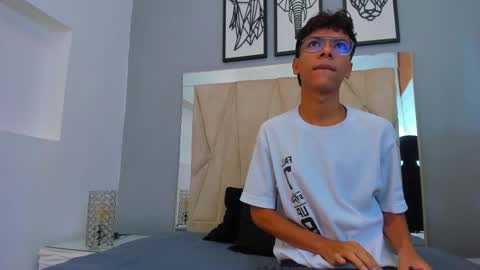 Snapshot of adams_bobby chatting on 11/13/25, 11:20 Adams Bobby online show from 11/13/25, 11:20