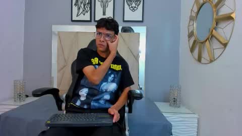 Snapshot of adams_bobby chatting on 11/14/25, 11:42 Adams Bobby online show from 11/14/25, 11:42