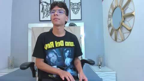 Snapshot of adams_bobby chatting on 11/24/25, 11:32 Adams Bobby online show from 11/24/25, 11:32