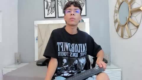 Snapshot of adams_bobby chatting on 11/28/25, 11:13 Adams Bobby online show from 11/28/25, 11:13