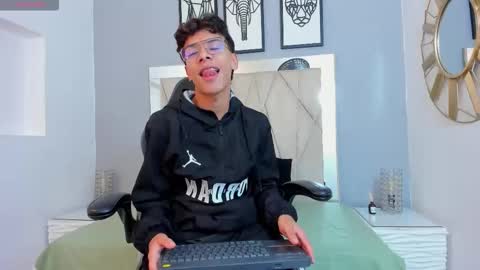 Snapshot of adams_bobby chatting on 11/30/25, 11:25 Adams Bobby online show from 11/30/25, 11:25