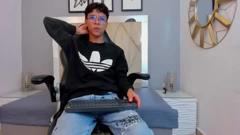 Snapshot of adams_bobby chatting on 12/02/25, 11:26 Adams Bobby online show from 12/02/25, 11:26