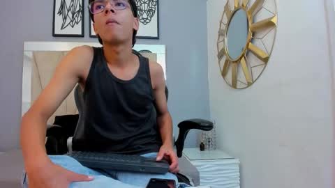 Snapshot of adams_bobby chatting on 12/15/25, 11:36 Adams Bobby online show from 12/15/25, 11:36