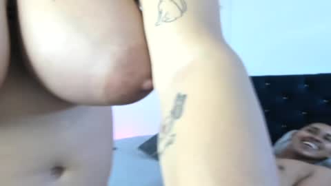 Snapshot of adams_niki chatting on 12/17/24, 08:10 ADAMS Y NIKI online show from 12/17/24, 08:10