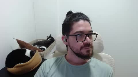 Snapshot of adamussutekh chatting on 01/14/26, 10:21 Adam online show from 01/14/26, 10:21