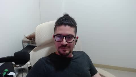 Snapshot of adamussutekh chatting on 02/10/26, 04:44 Adam online show from 02/10/26, 04:44