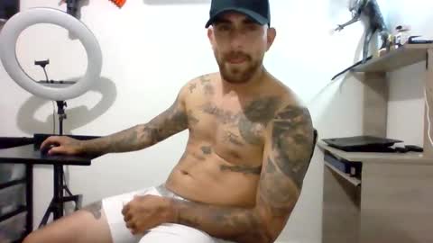 Snapshot of adan_carter chatting on 10/16/25, 04:24 adan_carter online show from 10/16/25, 04:24