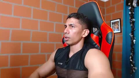 Snapshot of adan_sin1 chatting on 12/19/24, 01:07 Adan Sin online show from 12/19/24, 01:07