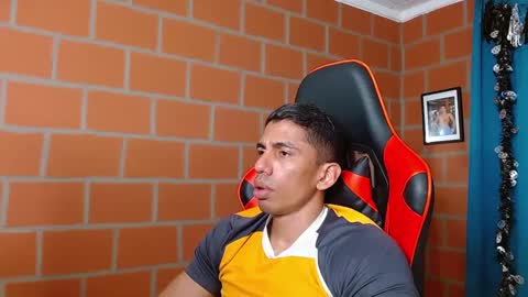 Snapshot of adan_sin1 chatting on 12/19/24, 11:03 Adan Sin online show from 12/19/24, 11:03