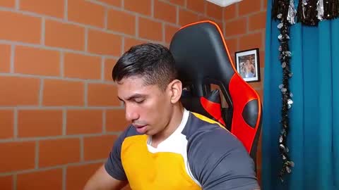 Snapshot of adan_sin1 chatting on 01/02/25, 10:22 Adan Sin online show from 01/02/25, 10:22