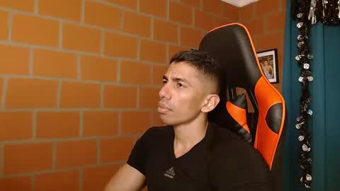 Snapshot of adan_sin1 chatting on 01/06/25, 11:52 Adan Sin online show from 01/06/25, 11:52